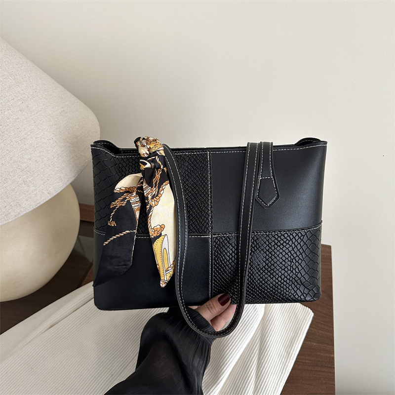 2025 Spring/summer Underarm Women's New Trendy Commuter Shoulder Large Capacity Luxury Bag Tote New Free Delivery Designer Bag Bag Fashionable