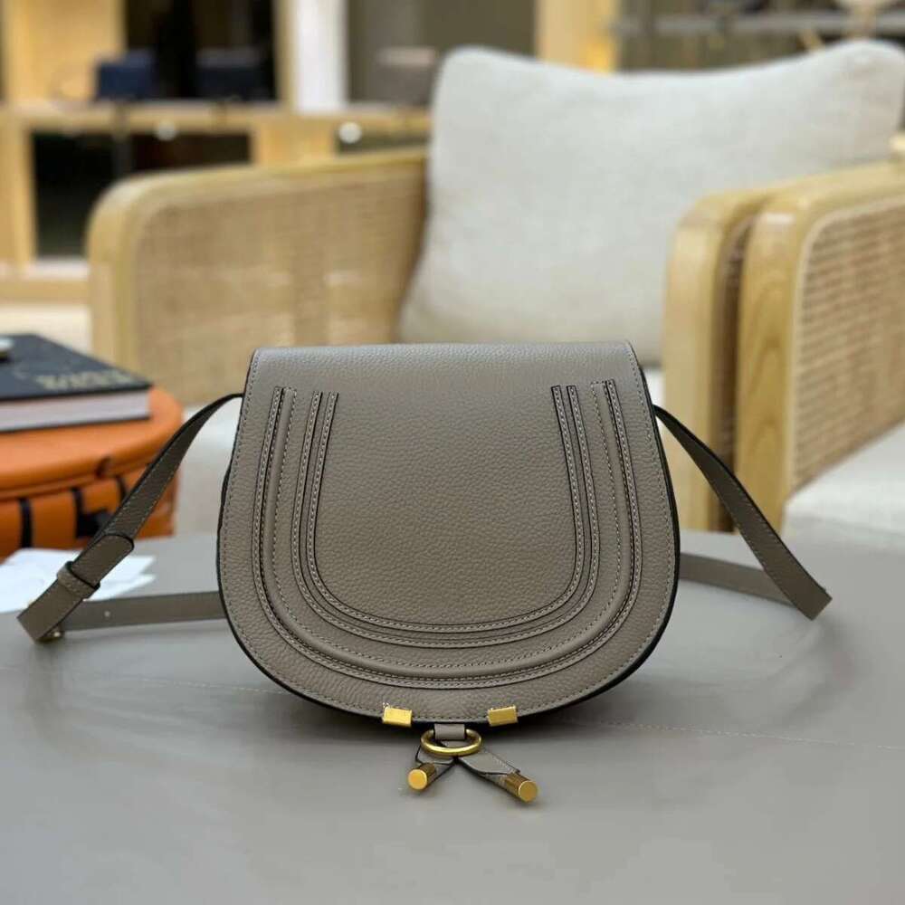 Classic Grain Cowhide Saddle Fashionable Flip Shoulder Crossbody High Quality Genuine Leather Ladies Commuting Bag