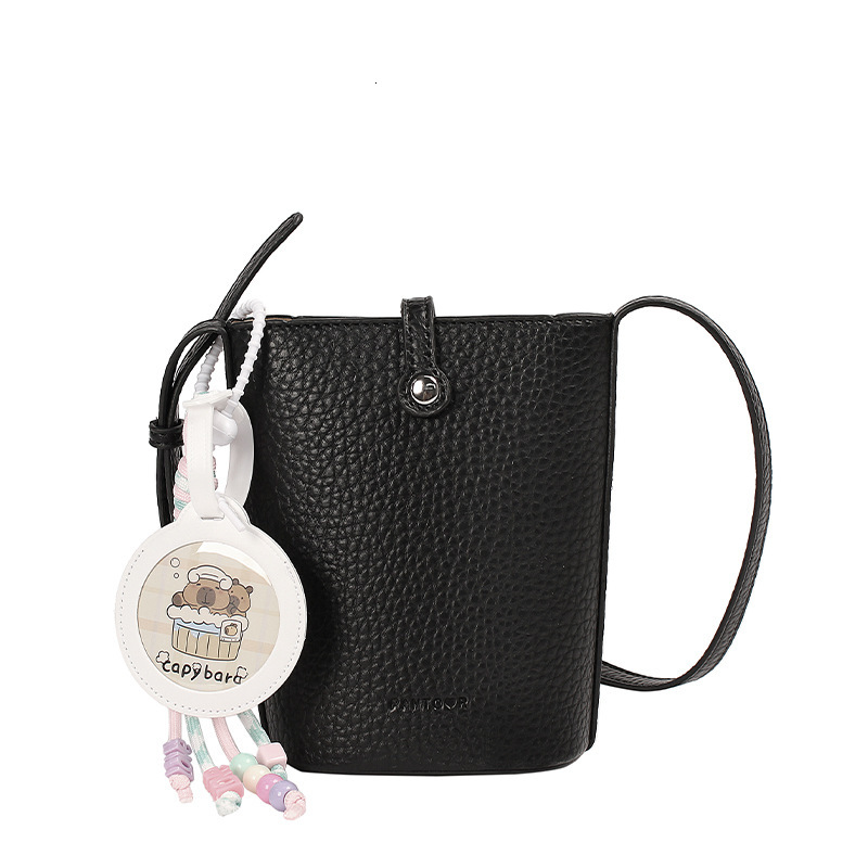 2025 new Korean version solid color bucket for women, fashionable, simple commuting shoulder bag, stylish and versatile crossbody bag