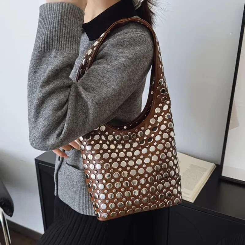 Studded Shoulder Bag Women 2025 Trend Fashion Chic Designer Handbag New In High Quality Exquisite Novelty Female Bags