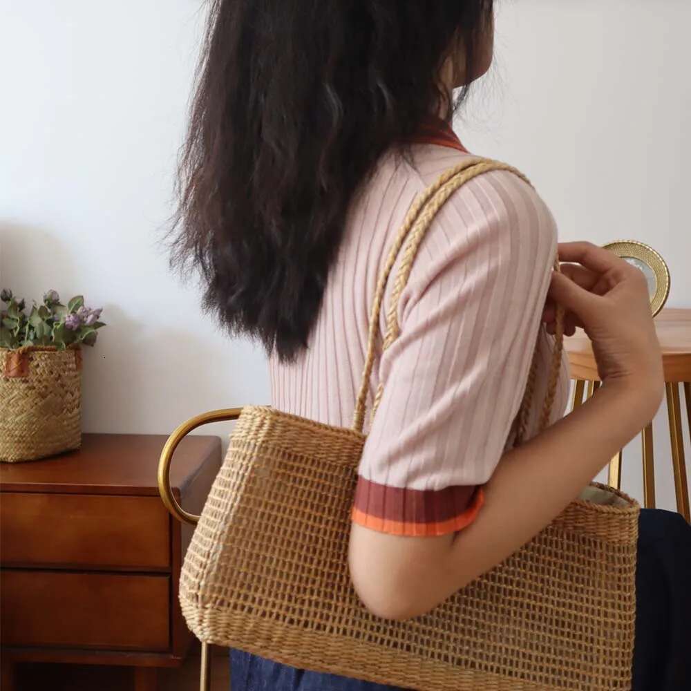 Large Capacity Straw Basket Shoulder Bag Women Summer Travel Top Handle Bags Fashion Simple Design Woven Handbags Beach Tote