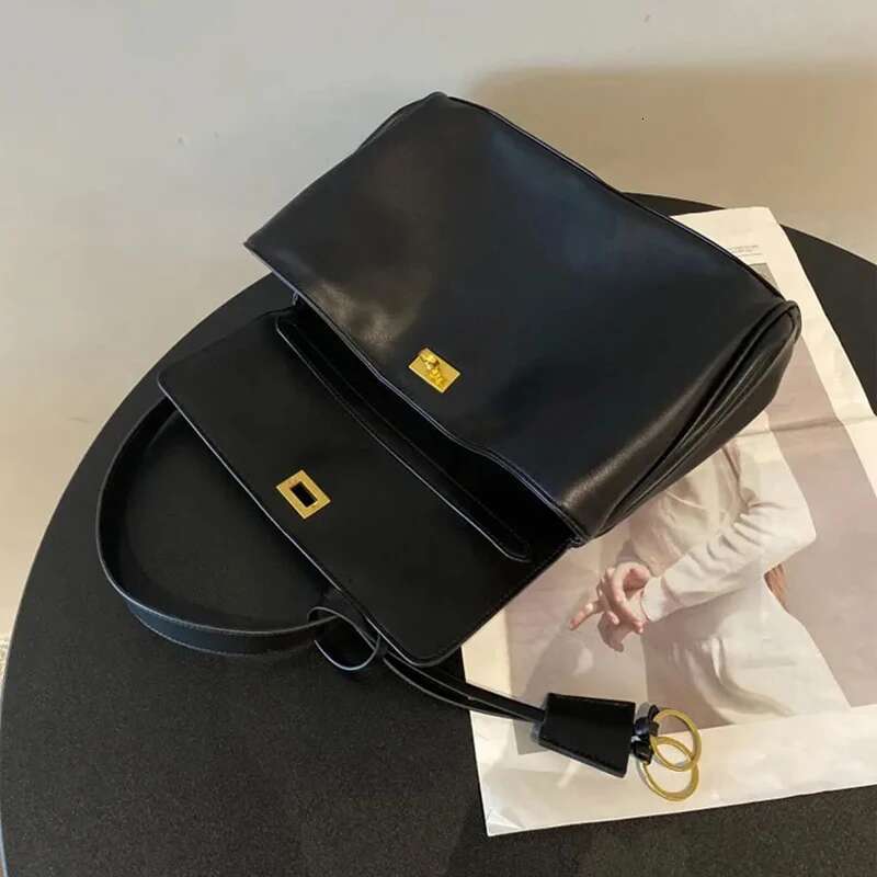 1pc Calfskin Woman Shoulder Bags Autumn Winter Genuine Leather Totes Fashion portable Gold Buckle Women HandBags