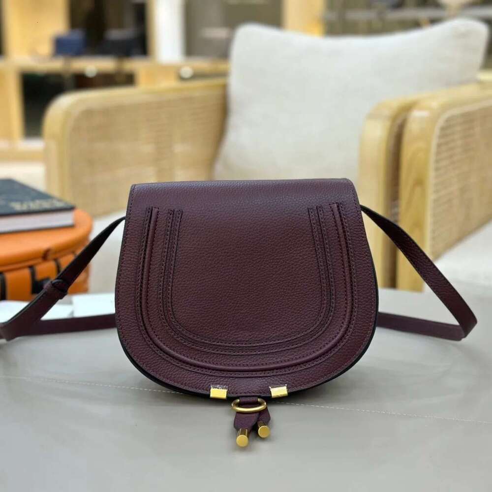 Classic Grain Cowhide Saddle Fashionable Flip Shoulder Crossbody High Quality Genuine Leather Ladies Commuting Bag