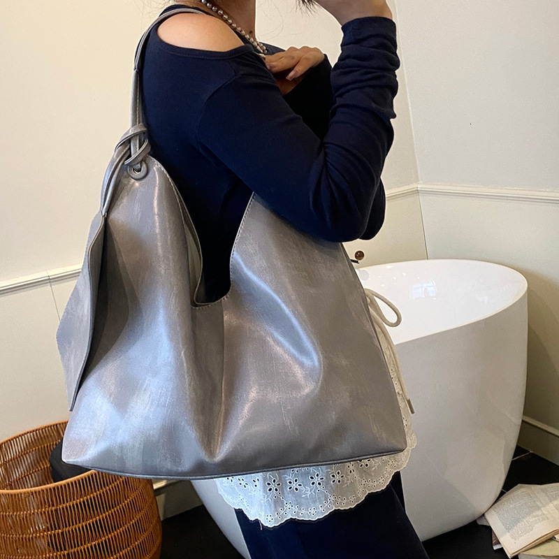 2025 Summer New Korean Trendy High Quality Texture Commuter Underarm for Women, Fashion Versatile, and Niche Design Shoulder Bag