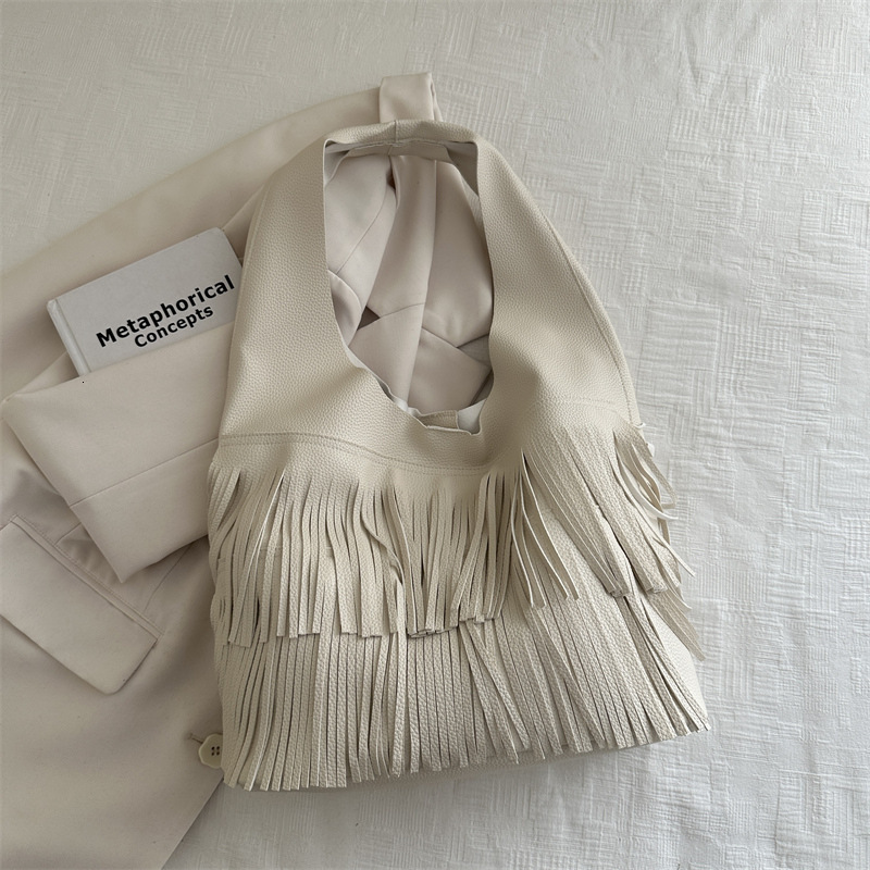 Small Niche Design Korean Fashion Tassel Personalized Shoulder For Women 2025 New Versatile New Free Delivery Designer Bag Large Luxury Bag Capacity U