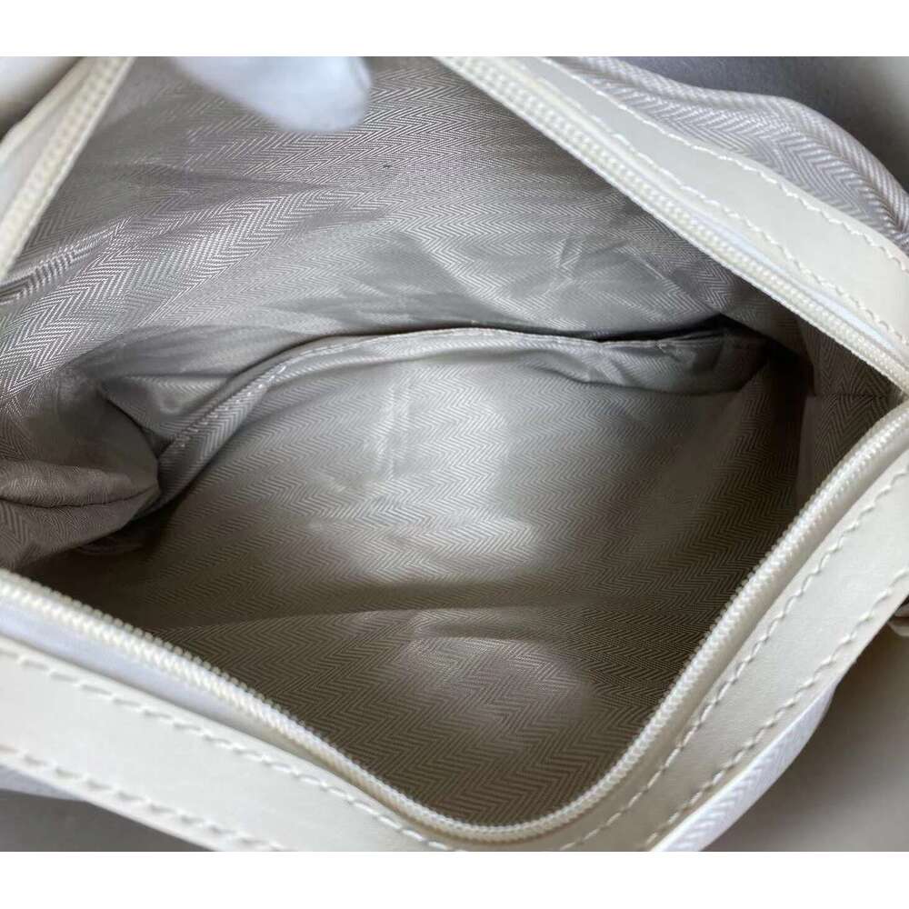 High End PU 2024 New Fashionable College Student Stylish Shoulder Large Capacity Versatile Commuting Tote Bag
