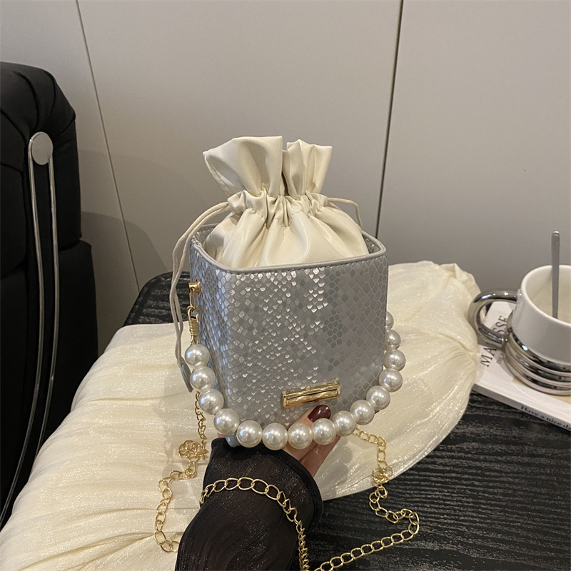 Trendy And Fashionable Shoulder New Free Delivery Designer Luxury Bag Bag Crossbody Bucket Women's Simple Chain Fashion Bag Spring New Style