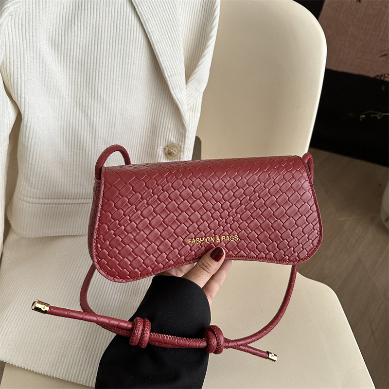 High End White New Free Delivery Designer Bag Small For Women Luxury Bag In Spring And Summer 2025 Niche Crossbody Bag Fashionable Single Shoulder Arm
