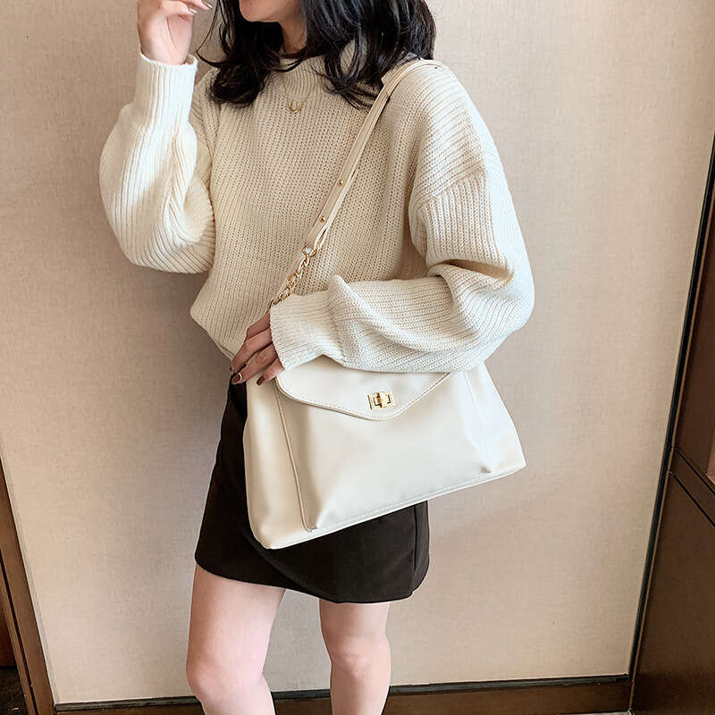 Bag women's new small fragrance style large capacity fashionable tote ins simple commuting shoulder crossbody bag