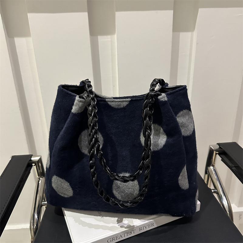 Free Delivery Designer Bag Ladies' Large Capacity Commuting Hand 2025 Winter New Versatile Ins Single Shoulder Armpit Tote Fashionable Luxury Bag