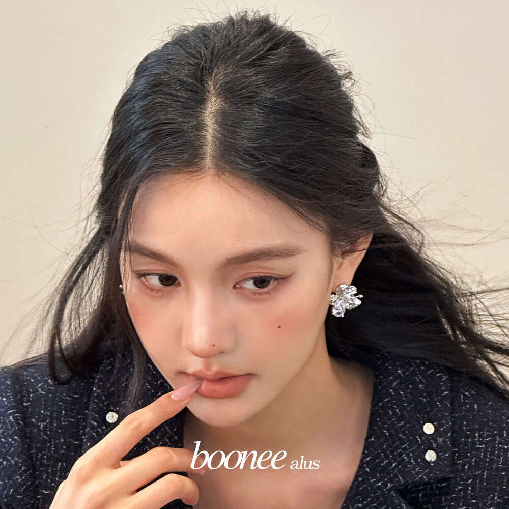 Boonee alus2024 new flower for women, light , high-end texture, dia inlaid temperament, niche earrings