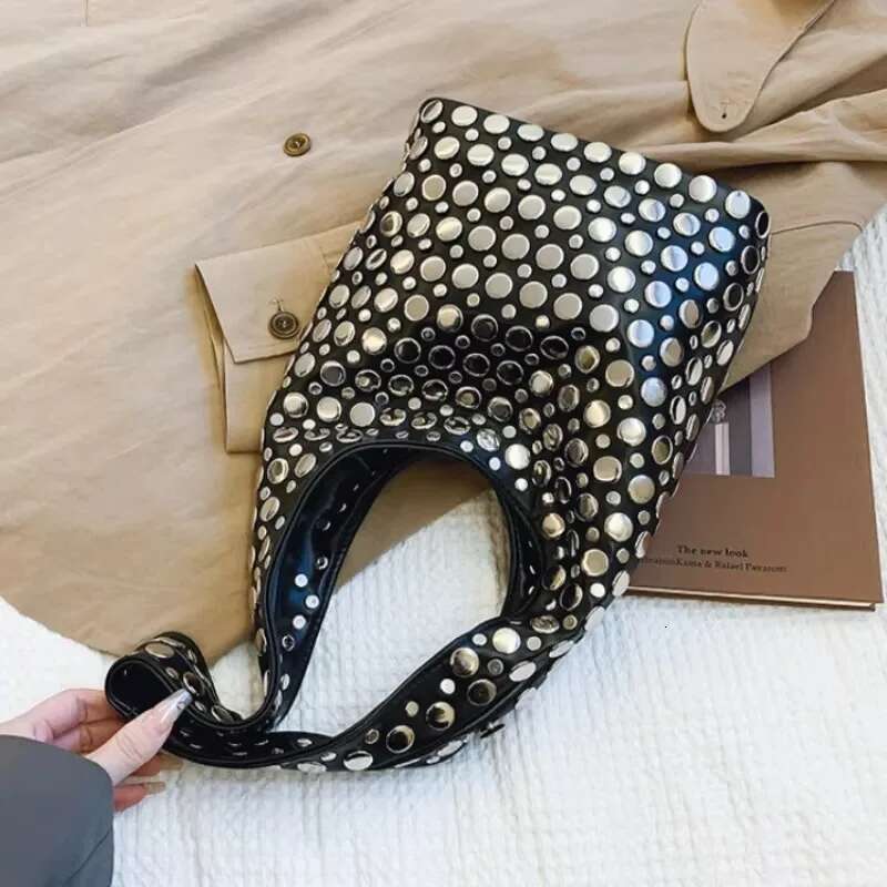 Studded Shoulder Bag Women 2025 Trend Fashion Chic Designer Handbag New In High Quality Exquisite Novelty Female Bags