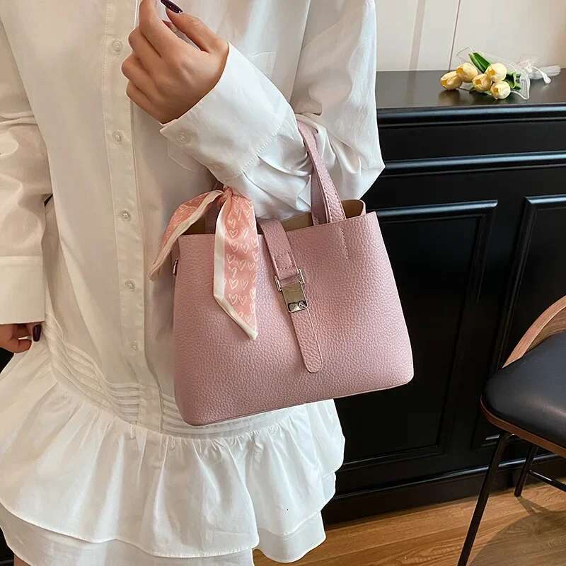 New In 2025 Women's Fashionable Bucket Bag - Niche Texture, Bow Design, Lychee Pattern, Shoulder Messenger Style, Portable