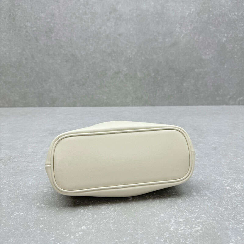 Women's Bags Designer French Niche Circular Handle Handbag Fashionable Women's Banquet Bag Sheepskin
