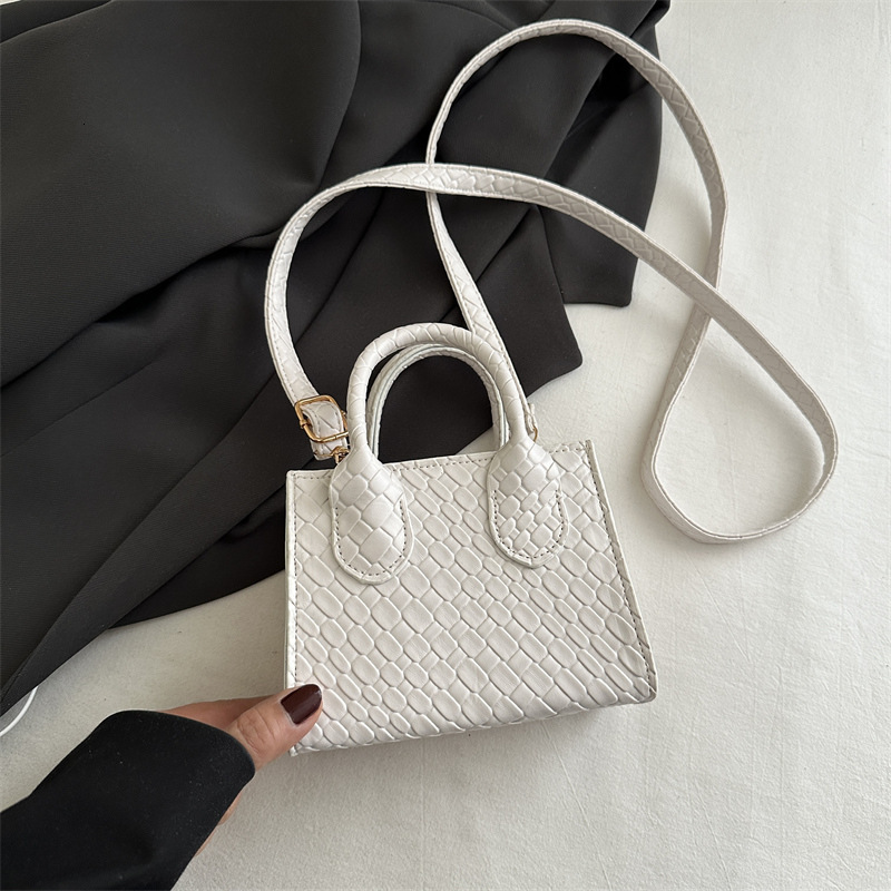 Solid Color Simple And Fashionable Diamond Grid Pattern 2025 Casual Summer New Large Capacity Handheld Small Square New Free Delivery Designer Bag Lux