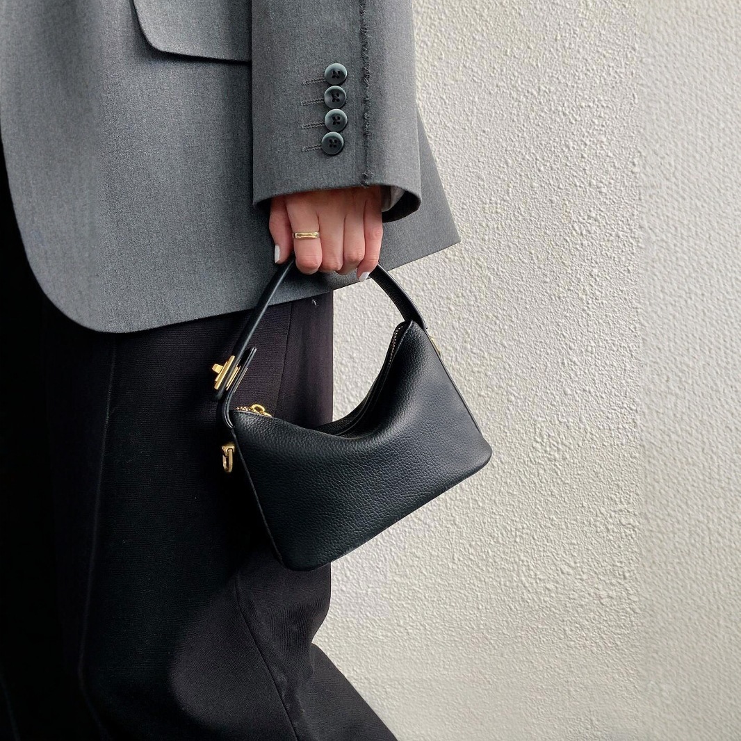 New women's niche design lunch box simple handbag small square bag retro texture cloud bag solid color versatile commuting bag casual shoulder cr