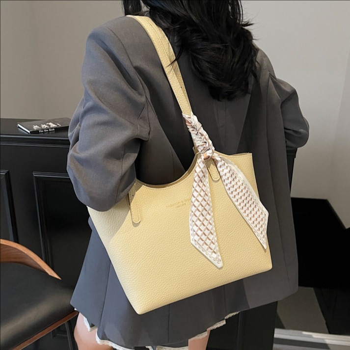 Elegant and stylish large capacity tote for women 2025 new high-end texture commuting shoulder bag under the armpit