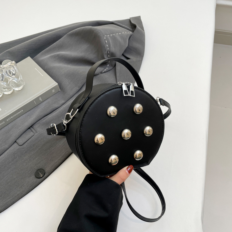 Women's Personality Rivet New Free Delivery Designer Bag 2025 New Korean Version Luxury Bag Fashionable Niche Design Versatile Exquisite Crossbod