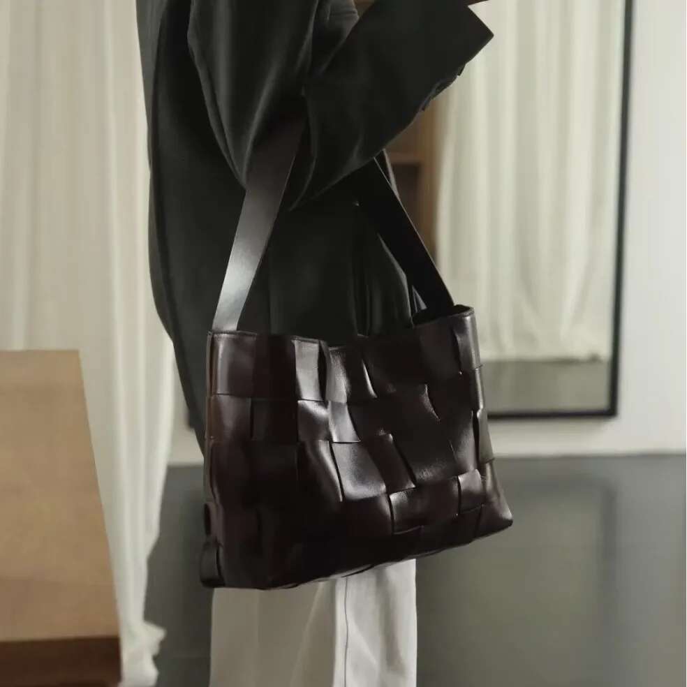 High-End Feel NicheDesign Women's Tote True Leather Large Capacity Versatile Single Shoulder Handbag Underarm Bag Vintage St