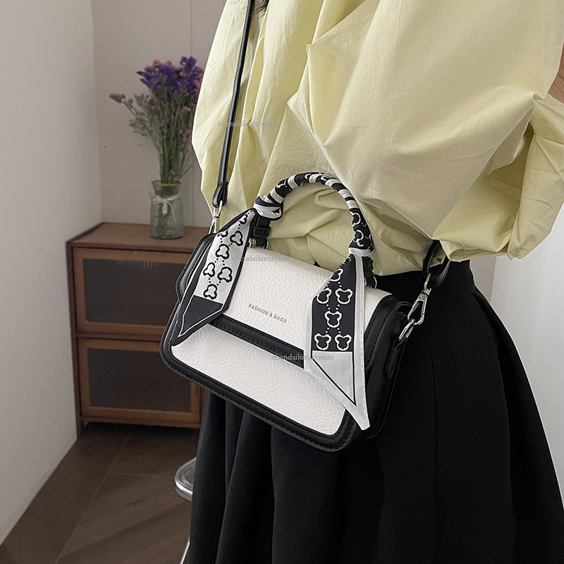 Free Shipping Designer Bag Women's Internet Popular Small Square Scarf Contrast Fashion One Shoulder Crossbody Bag Letter Printing Simple Square 
