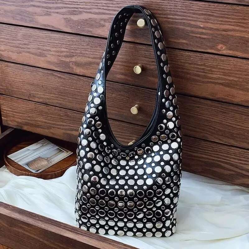 Studded Shoulder Bag Women 2025 Trend Fashion Chic Designer Handbag New In High Quality Exquisite Novelty Female Bags