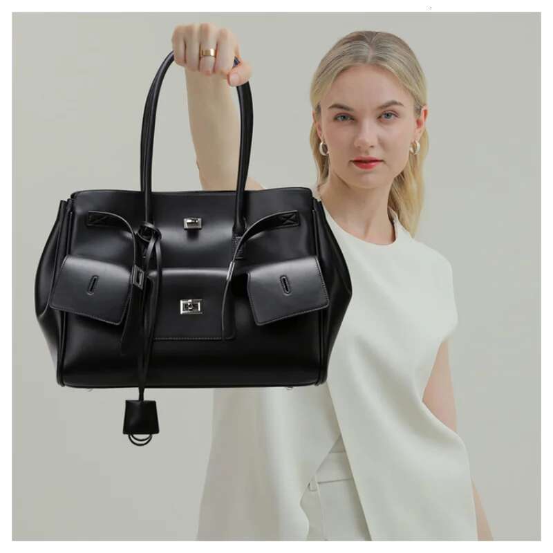 Tote 2024 new rodeo fashionable simple handbag women's large capacity shoulder commuter bag