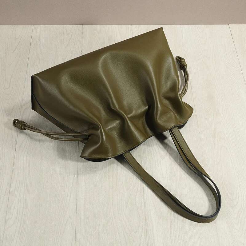 New Women's Cowhide Lucky Shiny Soft Leather Brand Drawstring Pleated Brown Large Capacity Shoulder Messenger Bag
