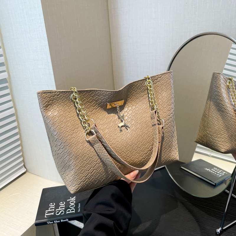 Women's Shoulder Armpit Tote Bag Casual New Free Delivery Designer Bag And Beautiful 2025 Spring New Fashion Korean Version Luxury Bag Simple Han