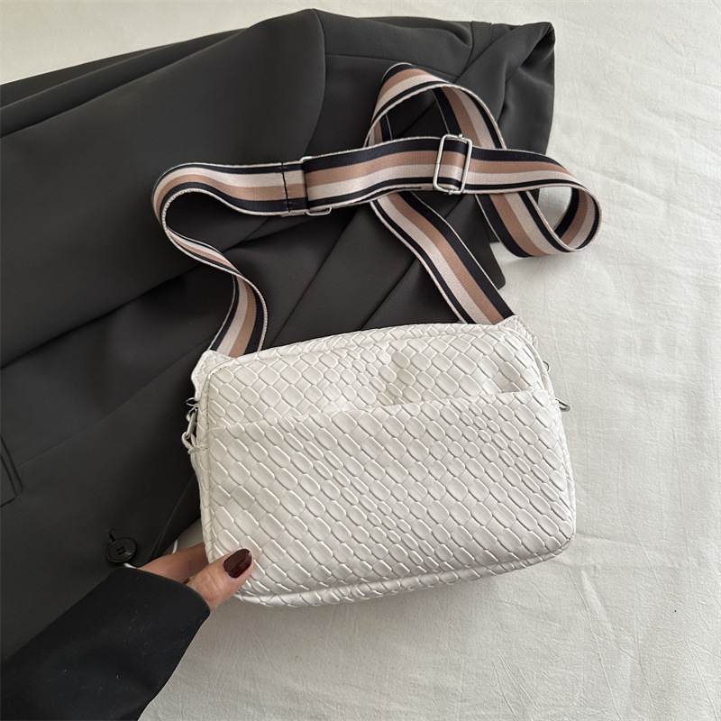 This Year's Popular Korean Version Single Shoulder Crossbody 2025 Spring/summer New Versatile Ins Niche Design Luxury Bag Small New Free Delivery