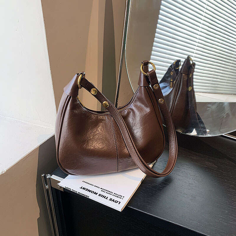 Design popular versatile underarm oil wax leather trendy ins, niche texture single shoulder crossbody bags, 2025 new style, chic and elegant temperame