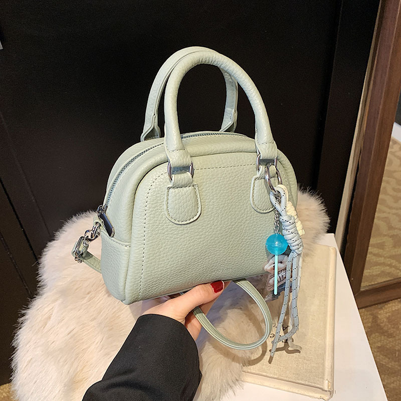 Free shipping on 2025 new designer bags Advanced handbag for women fashionable trendy bowling casual and simple single shoulder bag mini shell bag