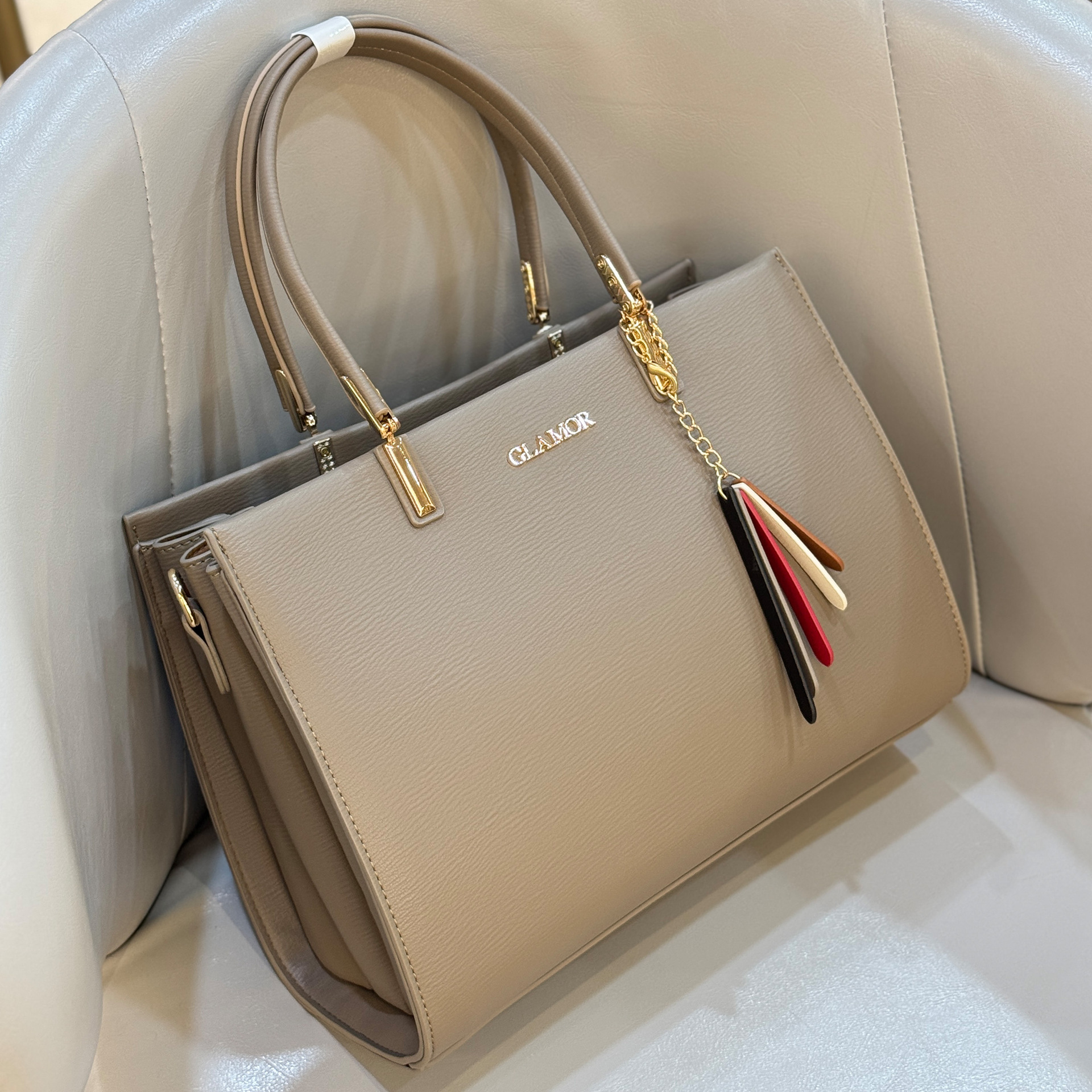 Free shipping 2025 new designer bags New style versatile shoulder bags with a high end feel made of genuine leather handbag large capacity commuter cr