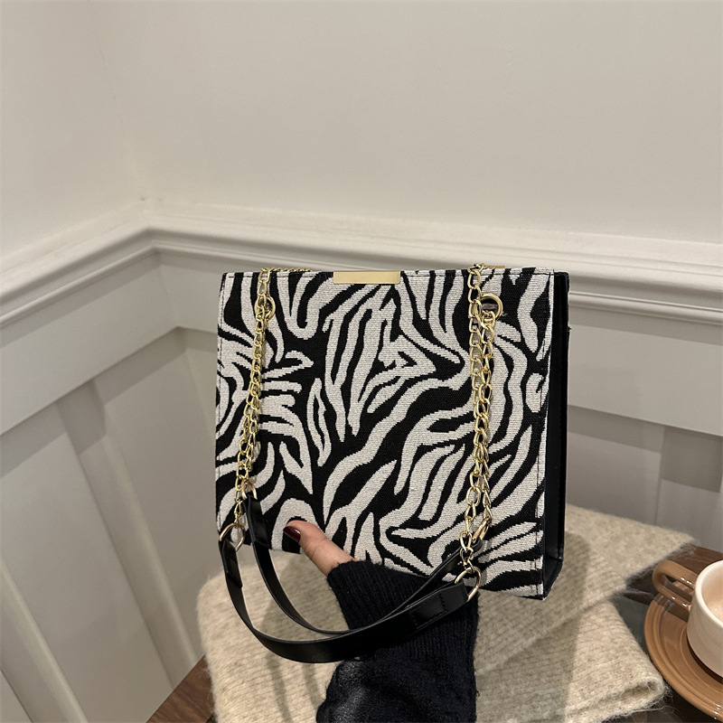 Free Delivery Designer Bag End Large Capacity Commuting Chain Shoulder 2025 Spring New Versatile Ins Armpit Tote For Women Luxury Bag