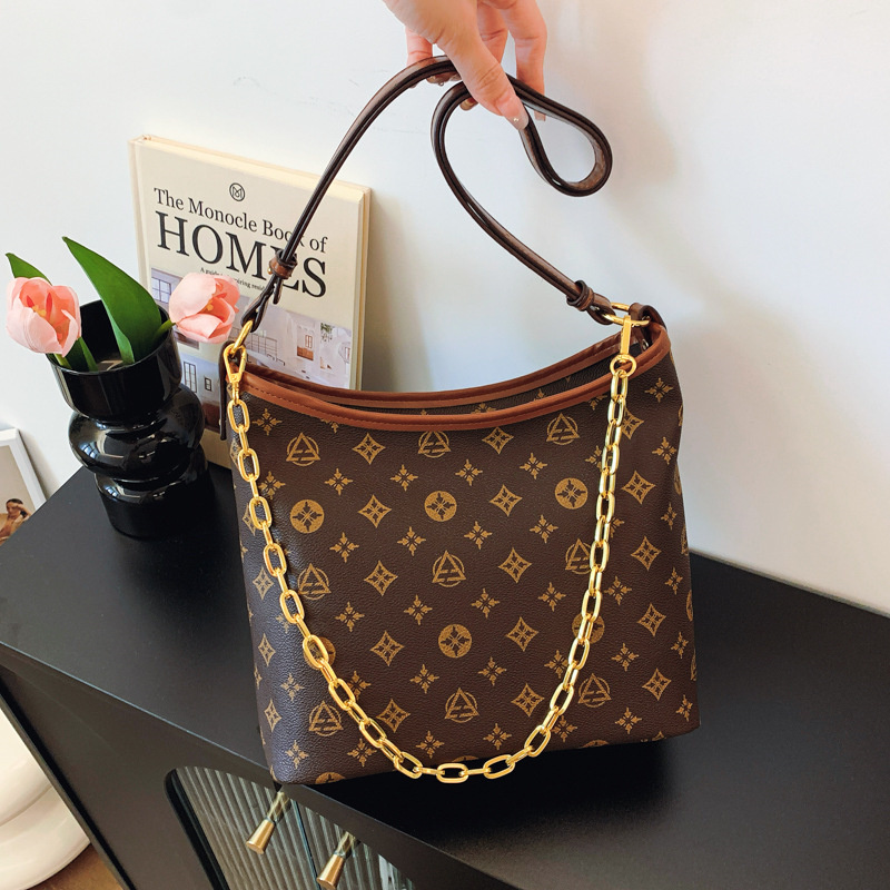 Free shipping 2025 new designer bag fashionable commuting large capacity bucket bag premium texture printed single shoulder diagonal cross bag for wom