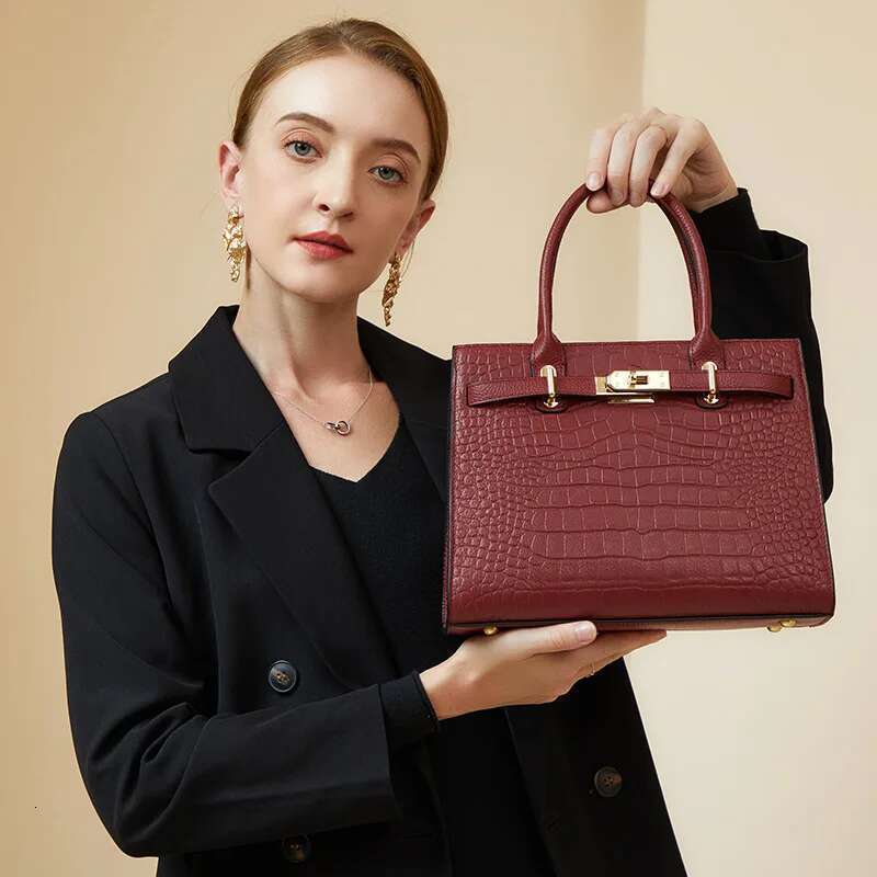 2025 Leather Tote Bag Women Top handle purse high quality Designer Commuter shoulder crossbody bag large capacity gift