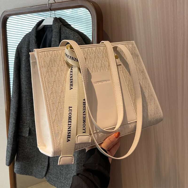 2025 Spring Summer New Women's Niche Texture Commuter Underarm Tote Bag. Large Capacity, Simple & Fashionable Shoulder Style