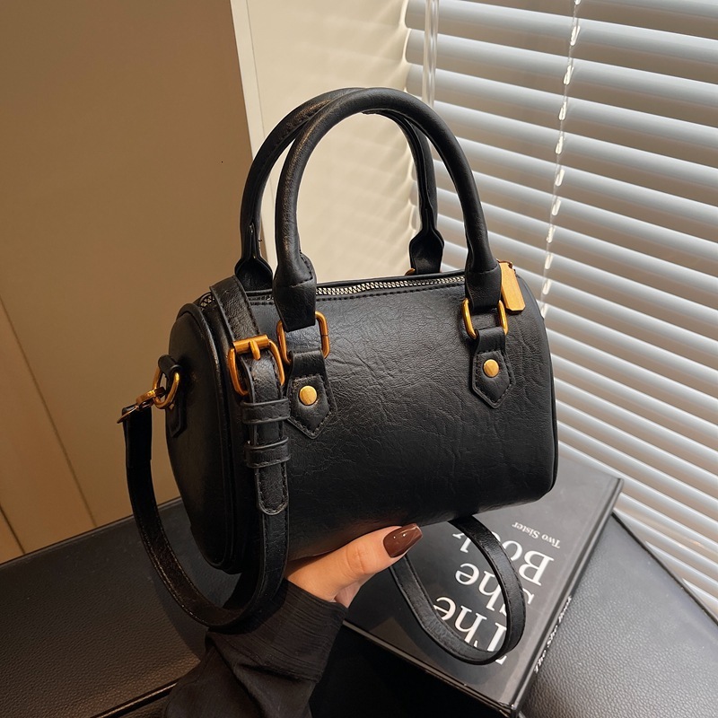 New bag luxury women's handbag 2025 new solid color shoulder designer slanted body trend niche design armpit women's bag