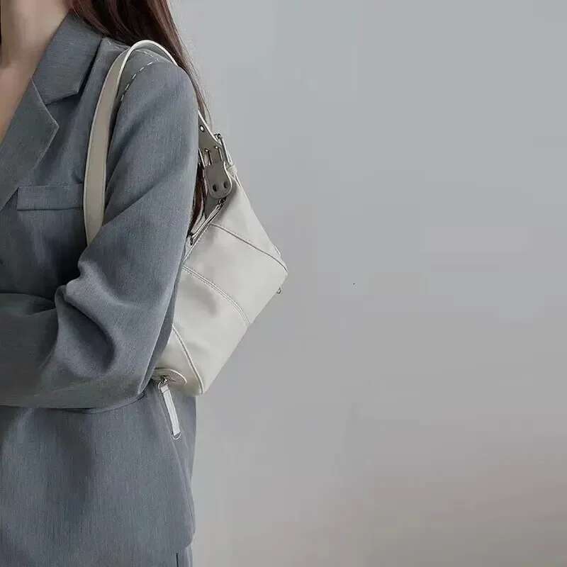 2025 Fashion Design Women's Single Shoulder Underarm Patch Bag Leather Zipper Handbag Portable Storage