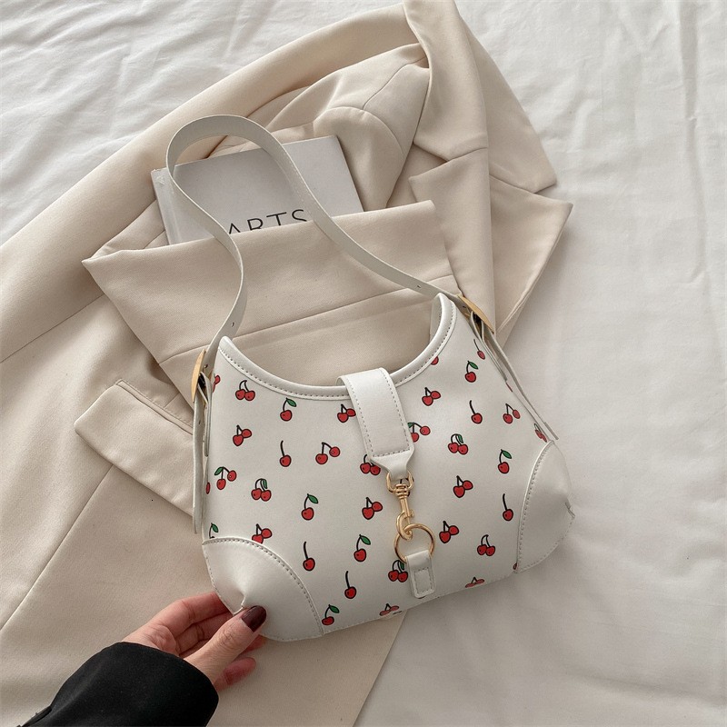 Simple Large Capacity Crossbody Women's 2025 New Free Delivery Luxury Bag Designer Bag New Versatile Strawberry Printed Single Shoulder Armpit Ba