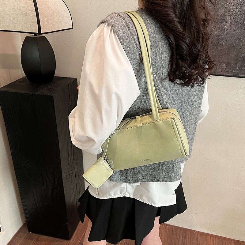 Small high-end Western style Underarm 2025 New Women's Simple and Versatile Single Shoulder Fashion Commuter Pillow Bag