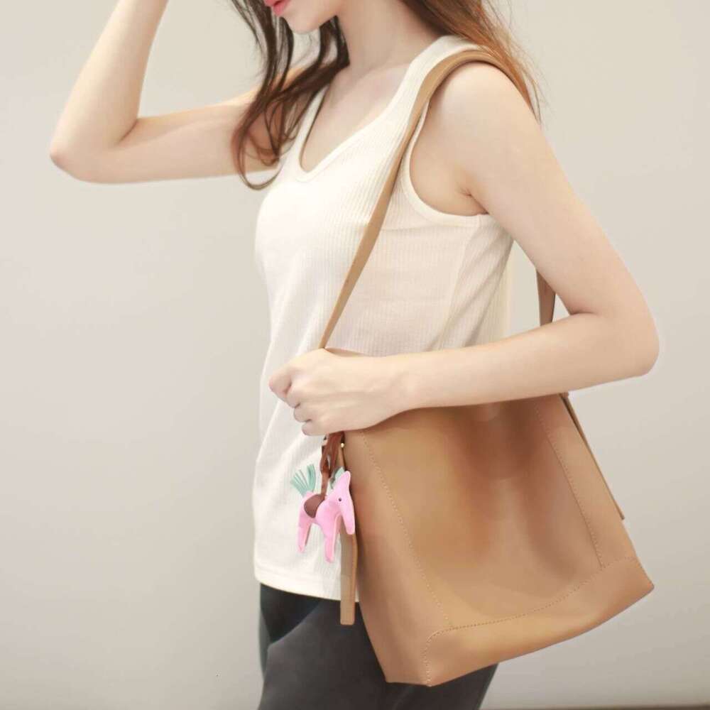 Spring Summer Leather for Women 2025 High end Solid Color Bucket Large Capacity Commuter Tote Single Shoulder Crossbody Bag
