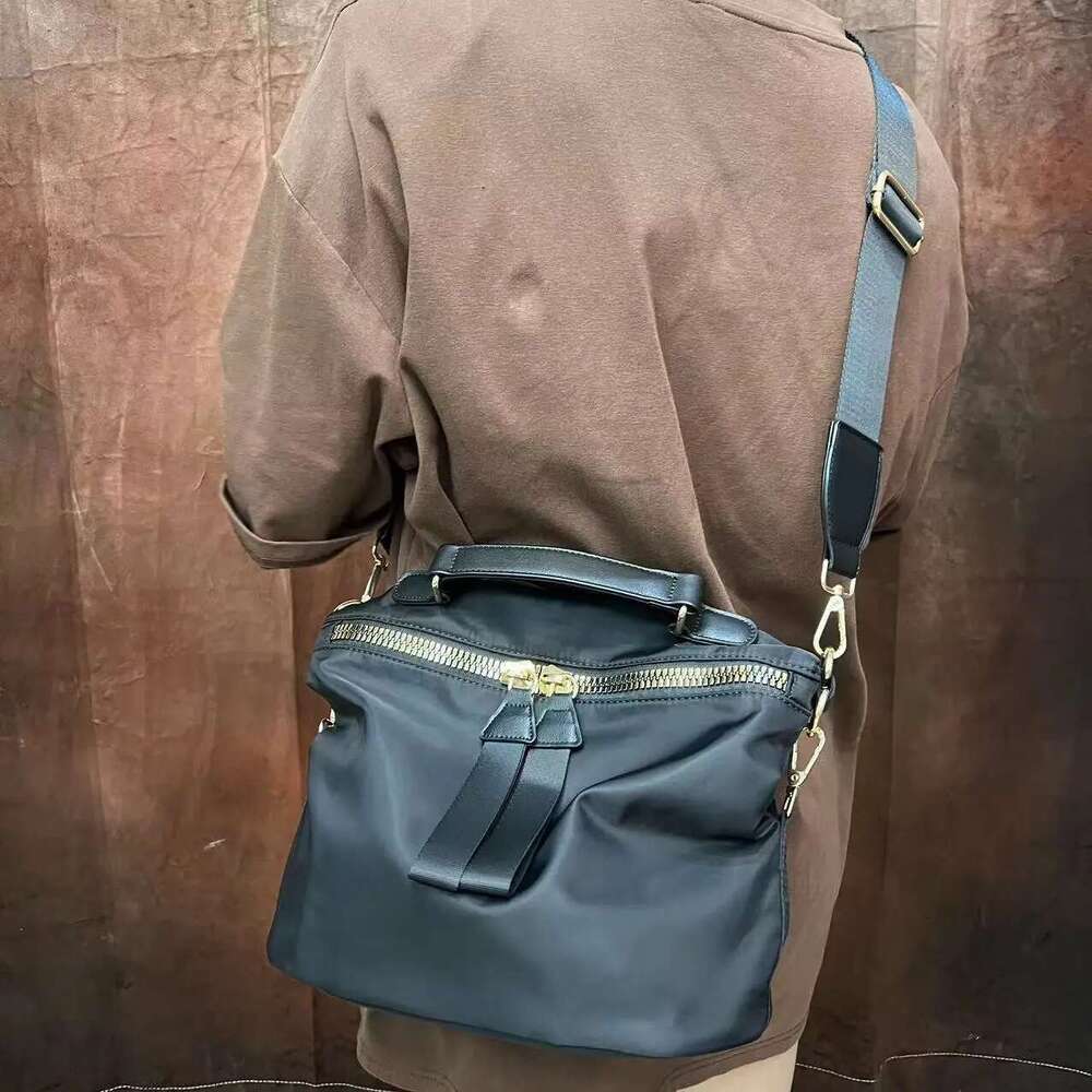Women's Stylish Lightweight Handbag Daily Use Multifunctional Large Capacity Shoulder Messenger Bag