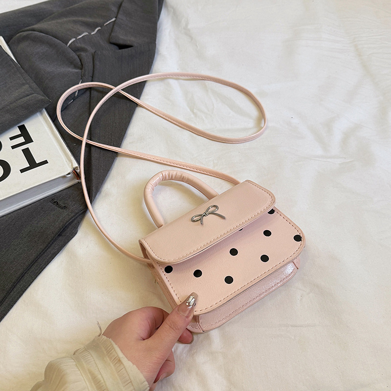 2025 Summer New Bow Korean Edition Personalized Ins Women's Handbag Fashion Simple Single New Free Delivery Designer Bag Shoulder Diagonal Luxury