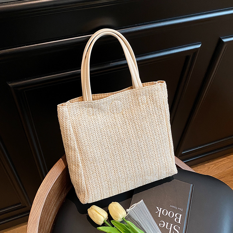 Minimally New Free Delivery Designer Luxury Bag Bag Women's New Ins Beach Large Capacity Bucket Bag Woven Contrasting Color Tote Bag