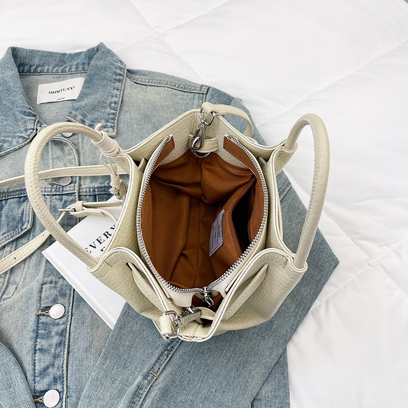 New high-end texture spring and summer fashionable drawstring dumplings handheld women's shoulder bag solid color casual fashion handbag lychee p