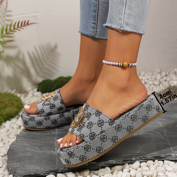 Free shipping 2025 new designer Slippers womans platform Slipper casual sliders woman fashion metal buckle sandals summer beach outdoor shoes