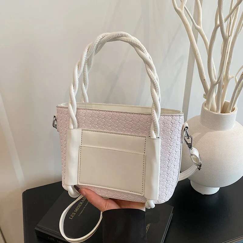 Premium Retro 2025 New Popular Versatile Messenger Fashionable Portable Bucket Bag
