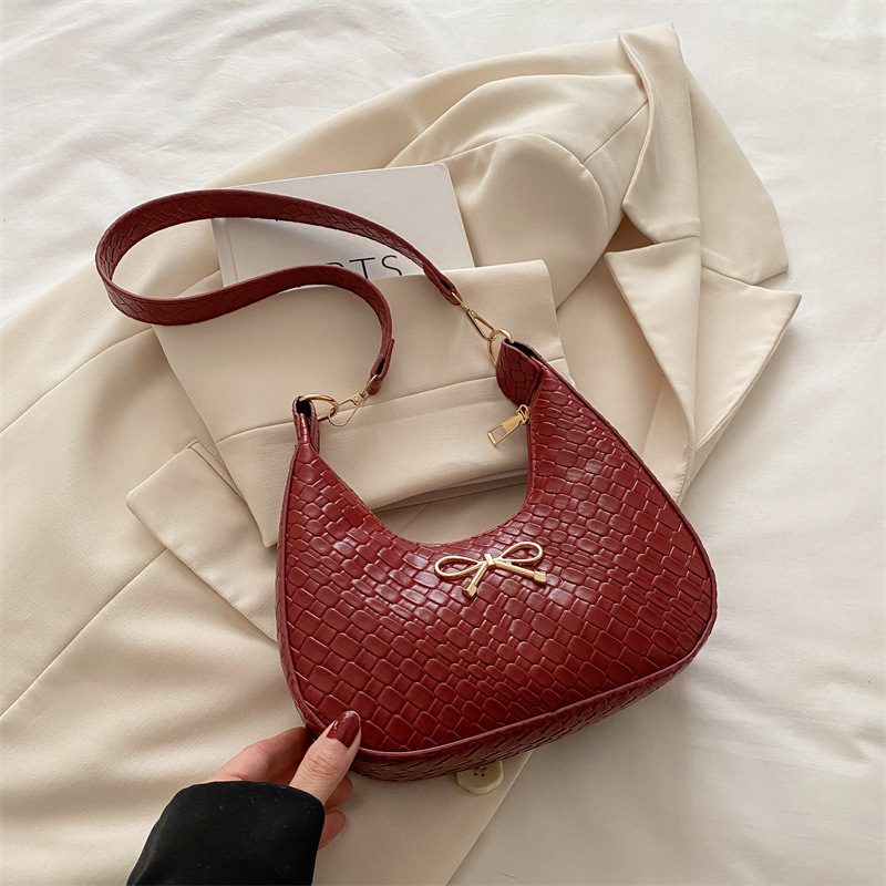 Sweet Girl Heart 2025 Knitted Pattern New Style Simple Luxury Bag And Fashionable Bow Armband New Free Delivery Designer Bag Shoulder Bag With Advance