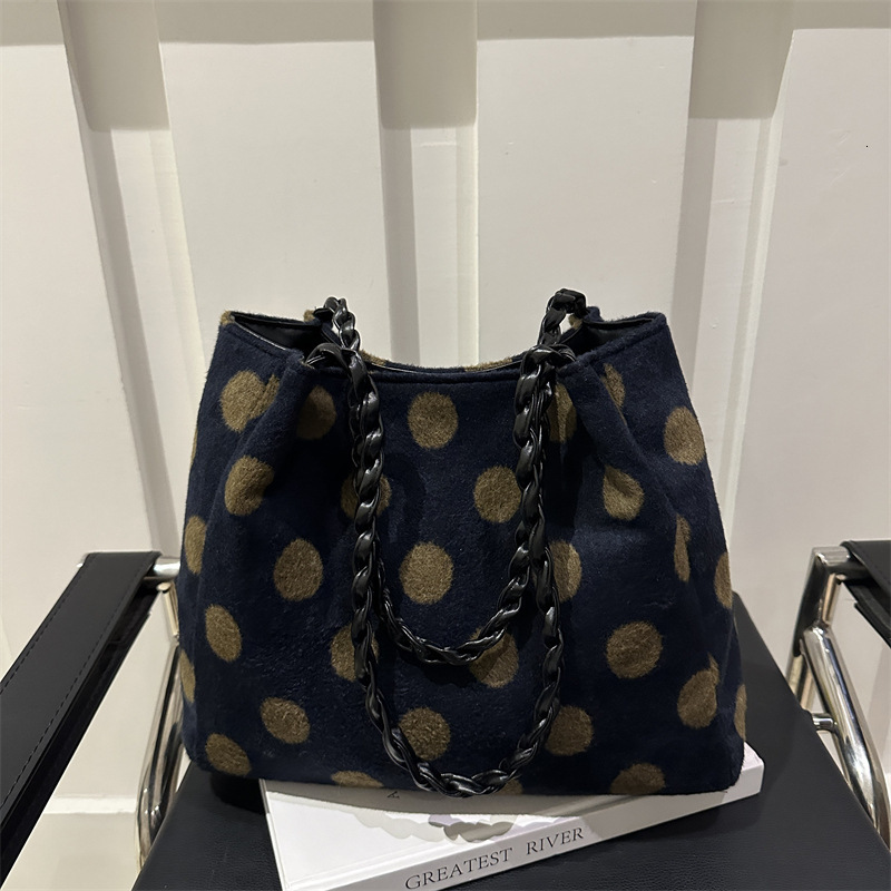 Free Delivery Designer Bag Ladies' Large Capacity Commuting Hand 2025 Winter New Versatile Ins Single Shoulder Armpit Tote Fashionable Luxury Bag