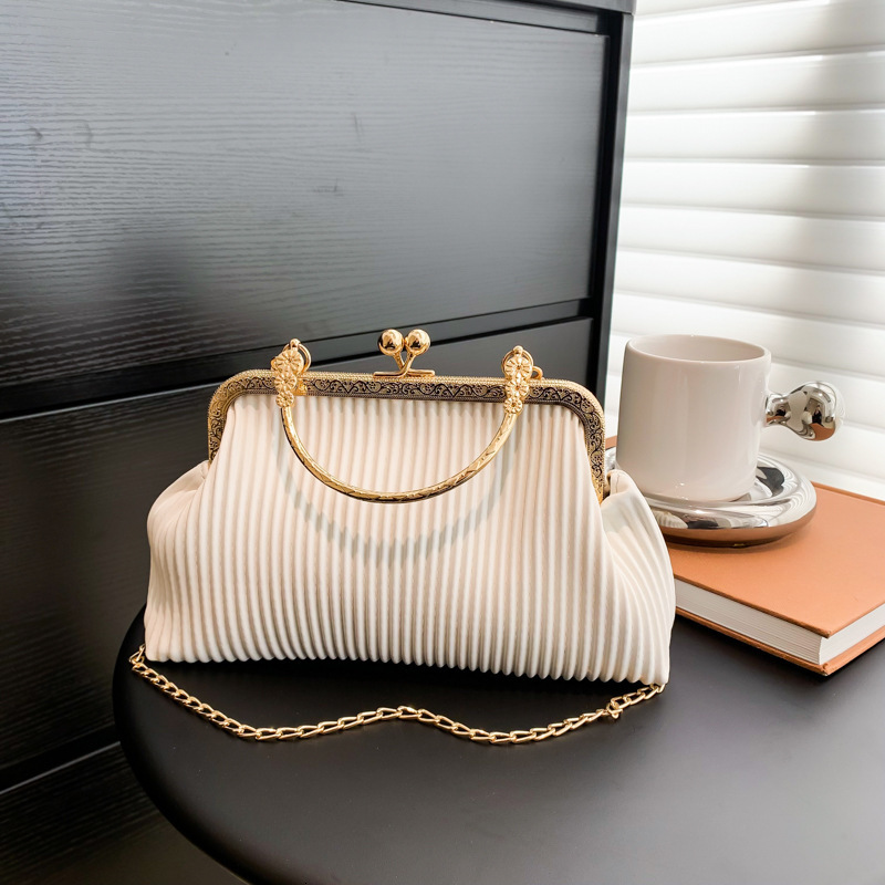 This Year's Popular New Free Delivery Designer Bag Winter New Style Fashionable Luxury Bag Pleated Personalized Ins Internet Famous Girl's W